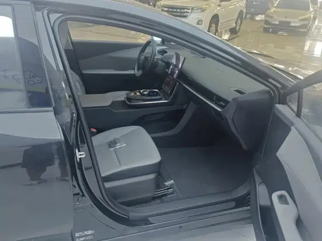 Toyota bZ3 — Фото автомобиля 8