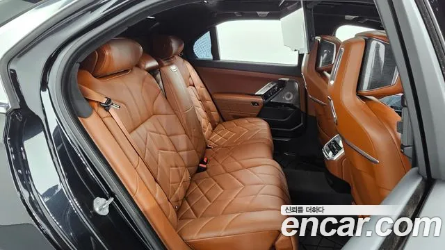 BMW 7-Series 7 серия (G70) — Фото автомобиля 12
