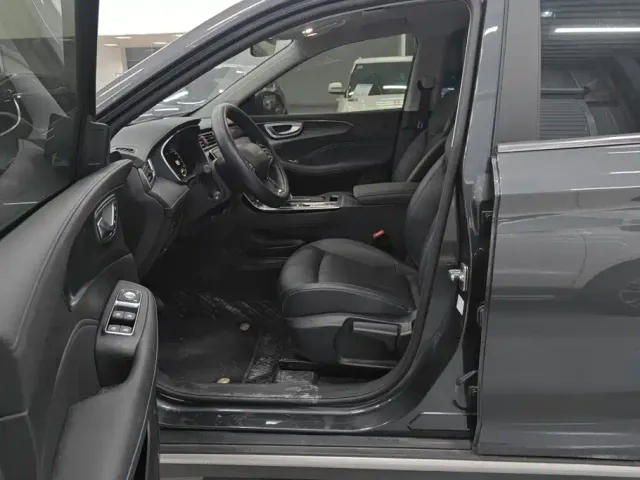 Roewe RX5 — Фото автомобиля 9