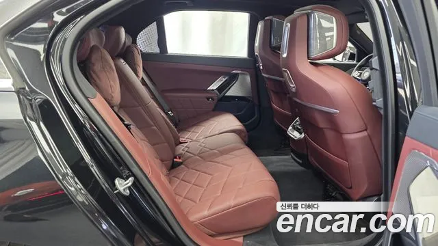 BMW 7 Series G70 — Фото автомобиля 12