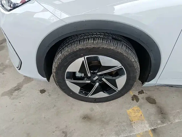 Geely Galaxy E5 — Фото автомобиля 22