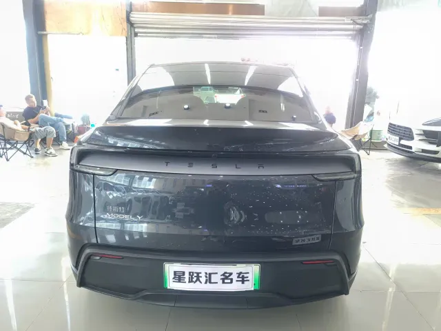 Tesla Model Y — Фото автомобиля 5