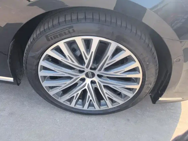 Audi A8 — Фото автомобиля 6