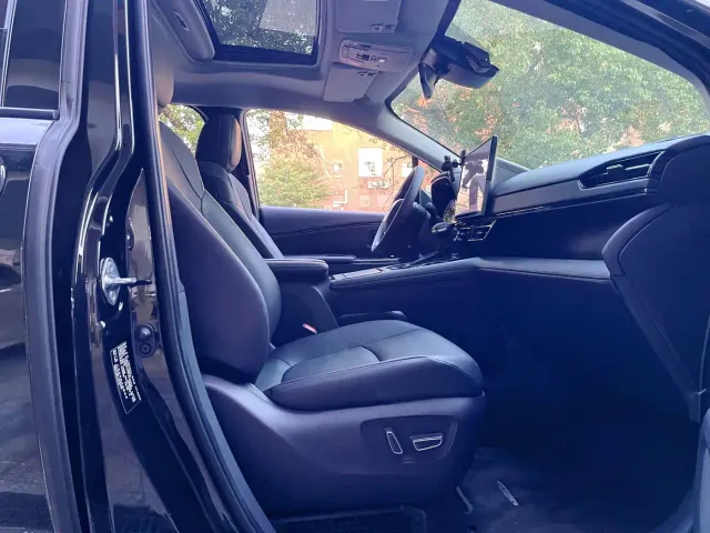 Toyota Sienna — Фото автомобиля 8