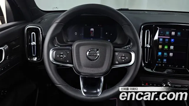 Вольво XC40 B4 Black Edition — Фото автомобиля 13