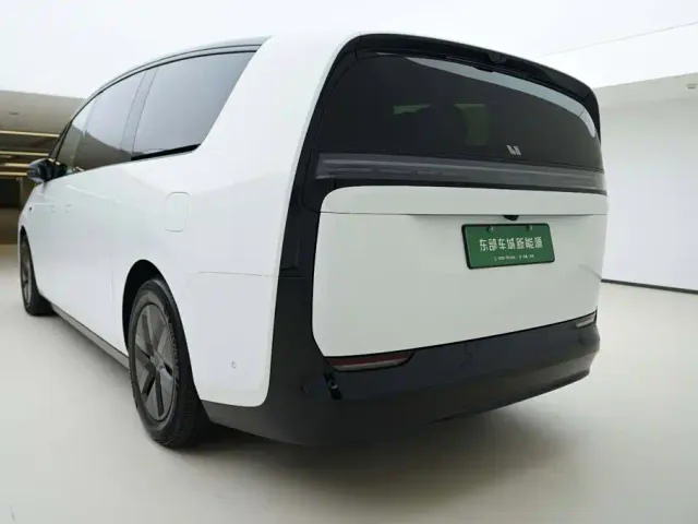 Li Auto MEGA — Фото автомобиля 4