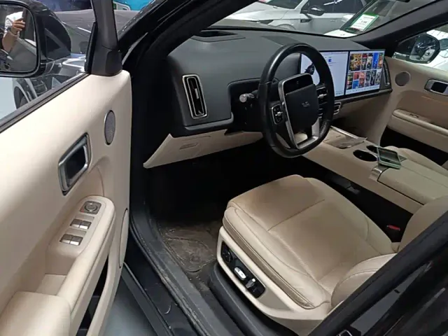 Li Auto L9 — Фото автомобиля 15