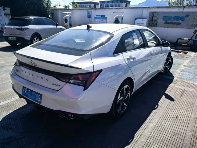 Hyundai Elantra — Фото автомобиля 13