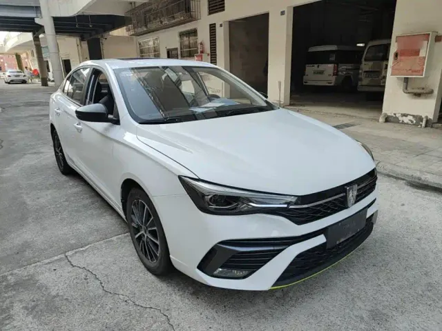 Roewe i5 — Фото автомобиля 3