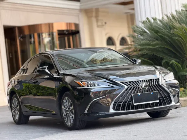 Lexus ES — Фото автомобиля 2
