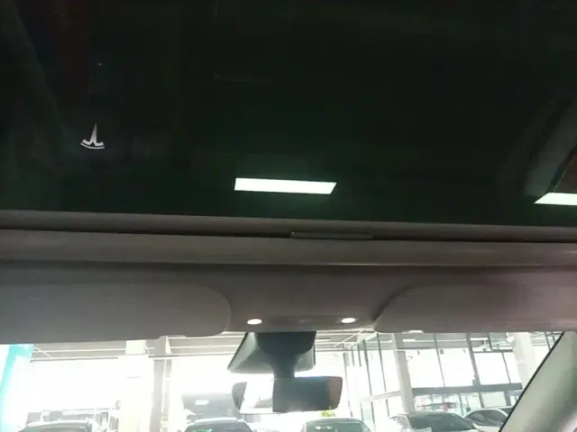 Tesla Model Y — Фото автомобиля 17