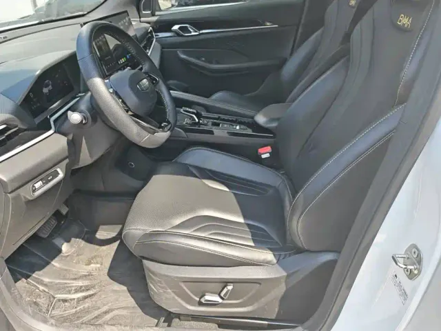 Geely Binyue — Фото автомобиля 9