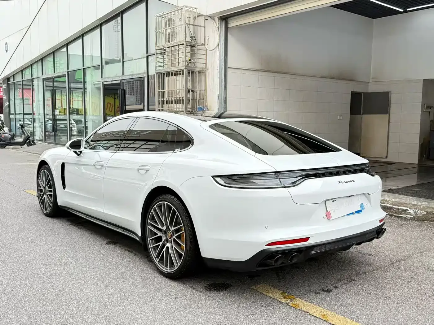 Porsche Panamera 2023 Facelift Panamera 2.9T Platinum Edition — Фото автомобиля 6
