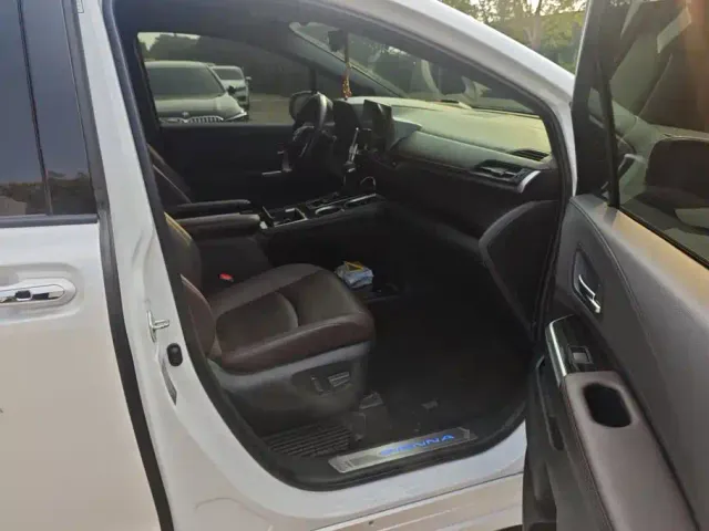 Toyota Sienna — Фото автомобиля 8