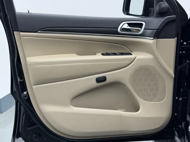 Jeep Grand Cherokee — Фото автомобиля 13