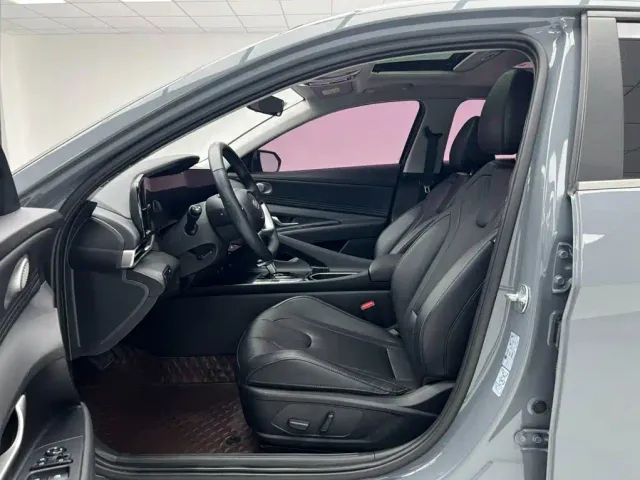 Hyundai Elantra — Фото автомобиля 15