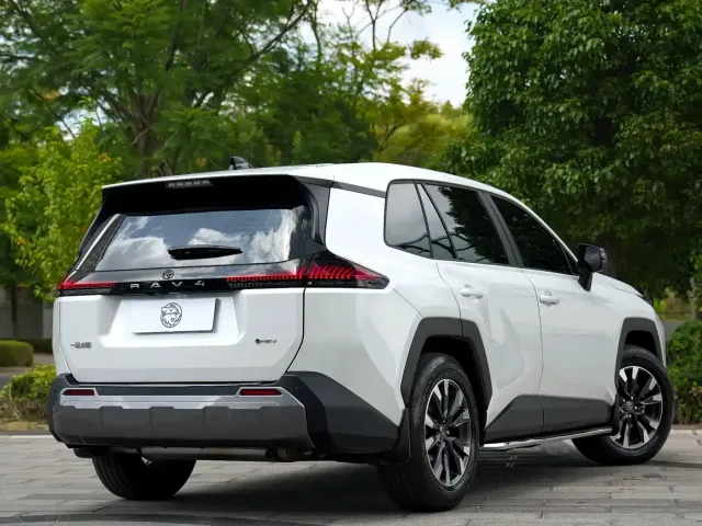 Toyota RAV4 — Фото автомобиля 15