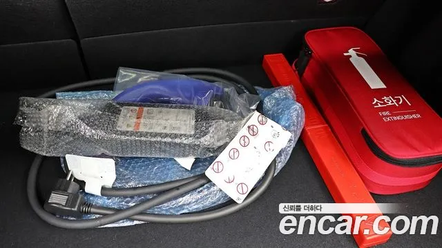 Toyota Prius Generation 5 — Фото автомобиля 12
