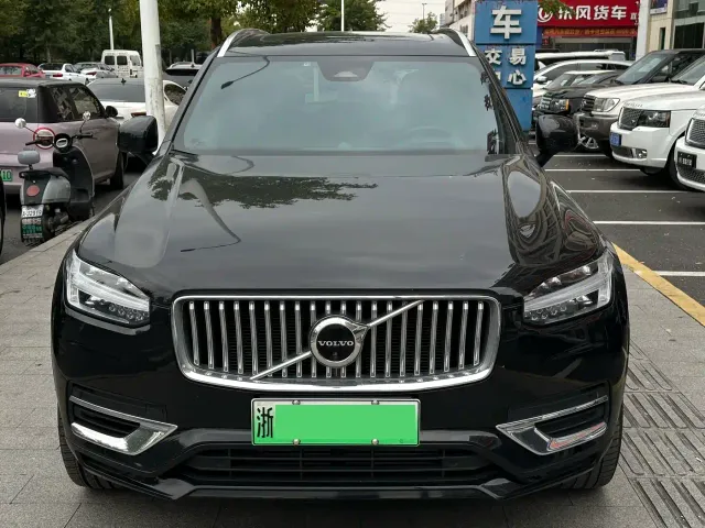 Volvo XC90 — Фото автомобиля 2