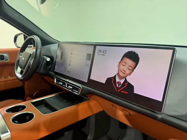 Li Auto L8 — Фото автомобиля 16