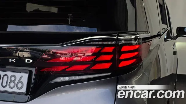 Toyota Alphard Generation 4 — Фото автомобиля 23