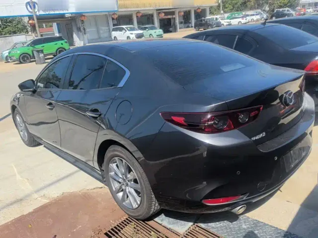 Mazda Axela — Фото автомобиля 4