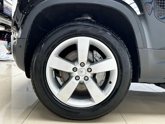 Land Rover Defender — Фото автомобиля 5