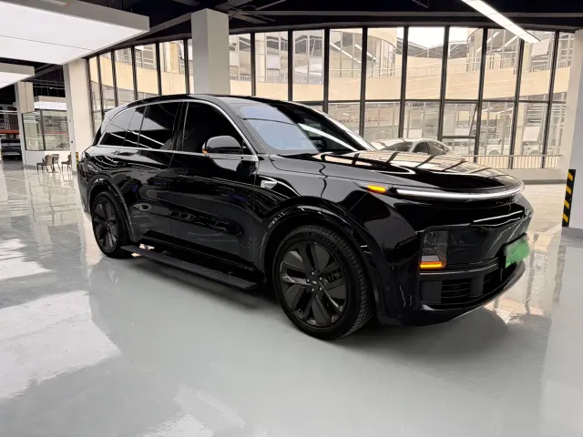 Li Auto L8 — Фото автомобиля 3