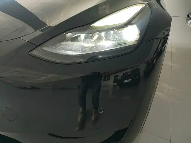 Tesla Model Y — Фото автомобиля 23