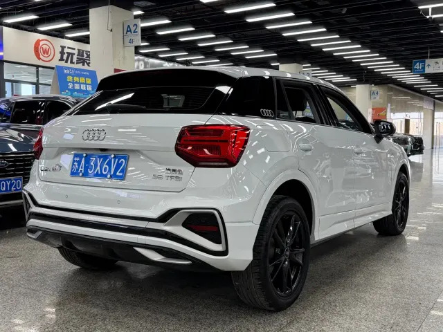 Audi Q2L — Фото автомобиля 9