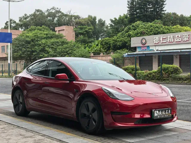 Tesla Model 3 — Фото автомобиля 3