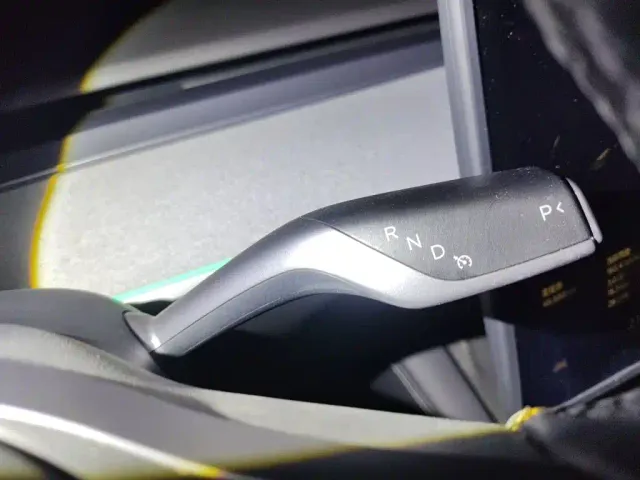 Tesla Model Y — Фото автомобиля 10