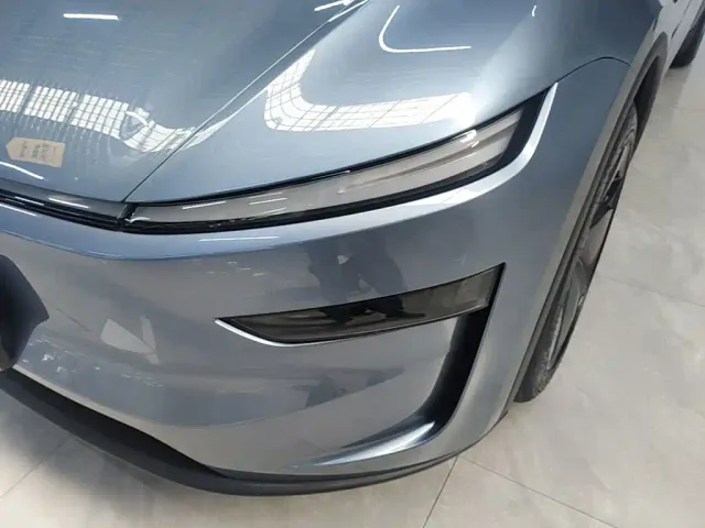 Tesla Model Y — Фото автомобиля 21