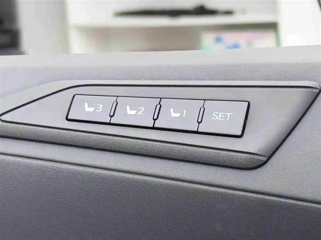 Toyota Vellfire — Фото автомобиля 17