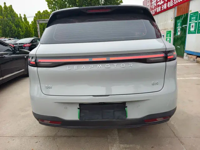 Leapmotor B10 — Фото автомобиля 7
