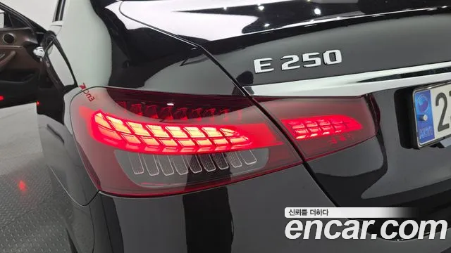 Mercedes-Benz E-Class — Фото автомобиля 23