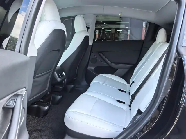 Tesla Model Y — Фото автомобиля 11