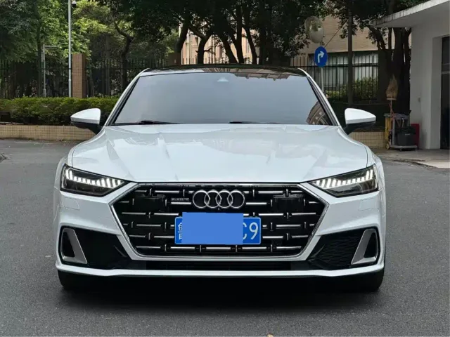 Фотография автомобиля — Audi A7L