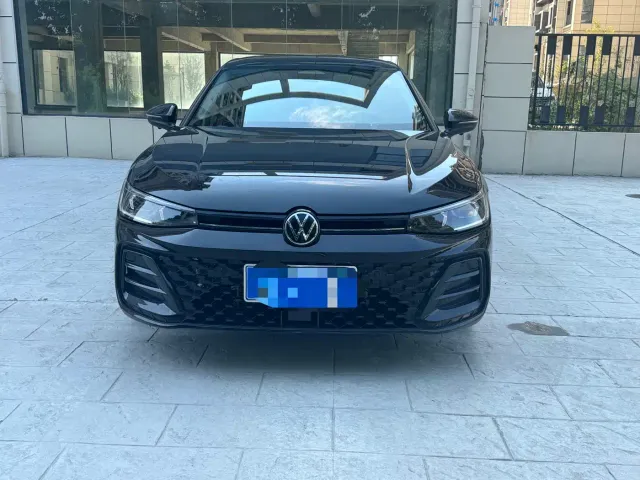 Volkswagen Passat — Фото автомобиля 2