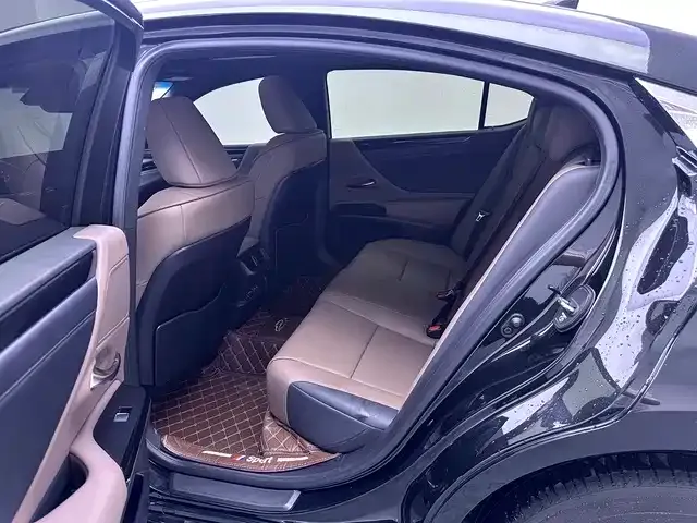 Lexus ES — Фото автомобиля 14