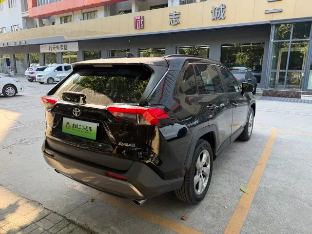 Toyota RAV4 — Фото автомобиля 4
