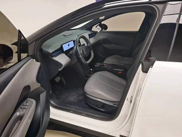 Lynk & Co Z20 — Фото автомобиля 13