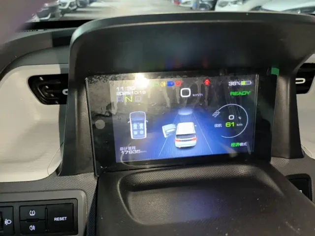 Wuling Hongguang Mini EV — Фото автомобиля 11