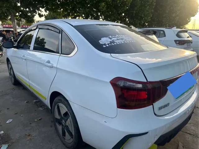 Dongfeng Fengshen E70 — Фото автомобиля 9