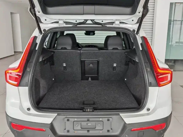 Volvo XC40 — Фото автомобиля 14