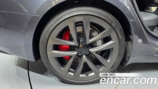 Tesla Model S — Фото автомобиля 5
