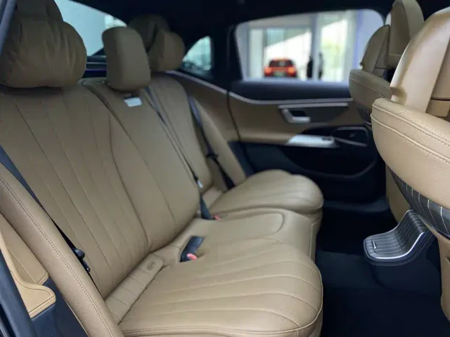 Mercedes-Benz E-Class — Фото автомобиля 30