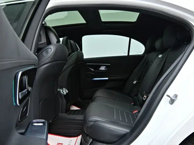 Mercedes-Benz C-Class — Фото автомобиля 12