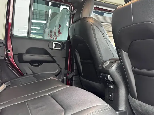 Jeep Wrangler — Фото автомобиля 9
