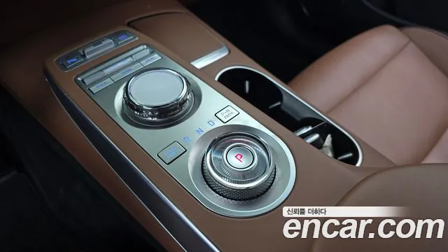 Genesis GV70 — Фото автомобиля 12
